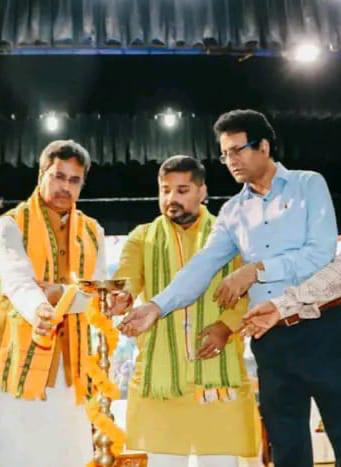 Lamp lighting ceremony at School of Science event