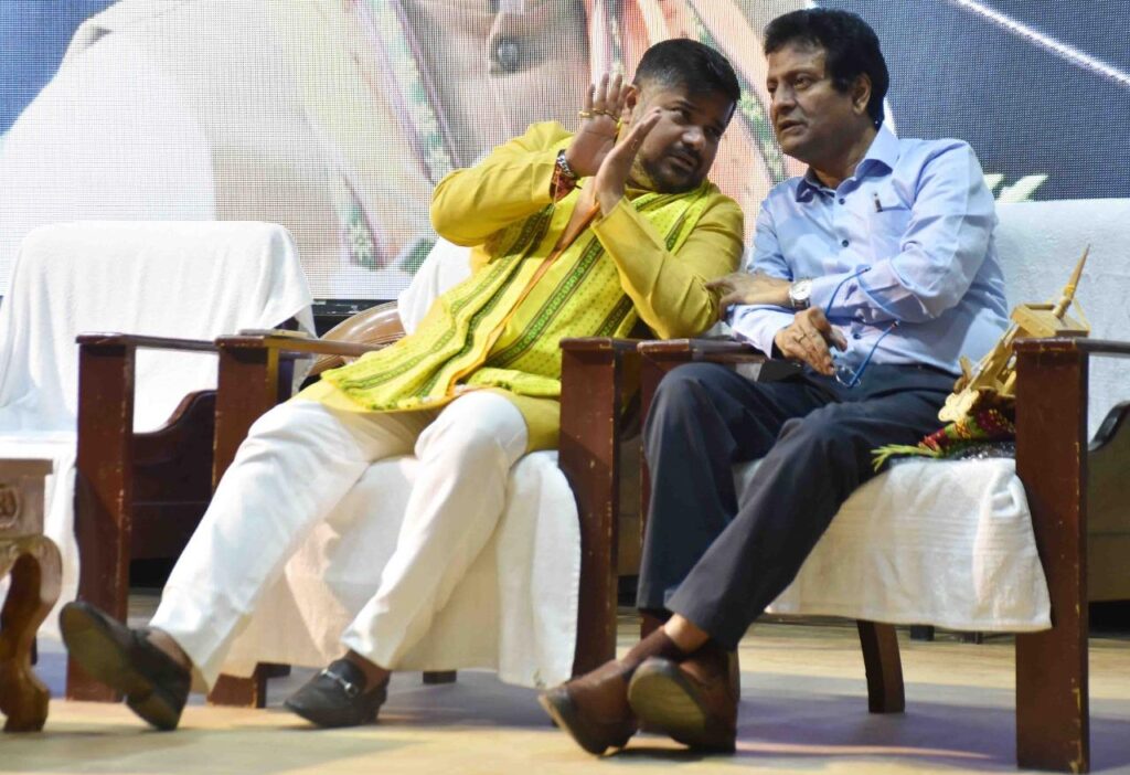 Director in discussion with dignitary on stage